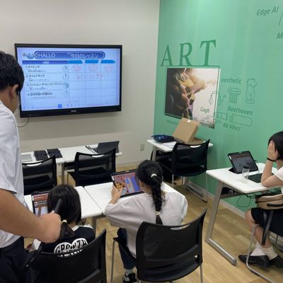 レッスンの様子です。楽しみながら、集中して取り組んでいます。