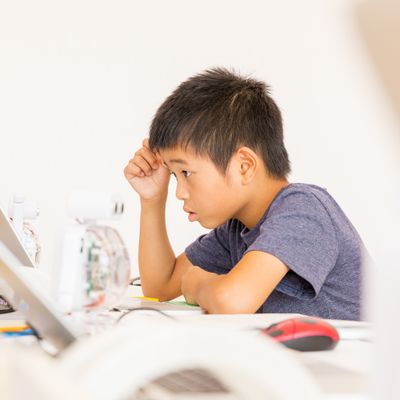 授業の子供の様子が写真と一緒にメールで届きます。