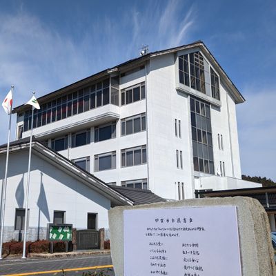 プログラミング教育「HALLO」あいコムこうか土山校の教室外観です。公共施設である「土山地域市民センター」の5階にありますので、治安面でもご安心いただけます。