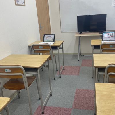 ゆったりとしたスペースで少人数制のレッスンを行います