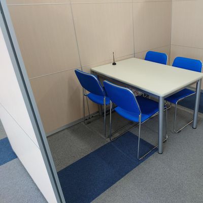 面談はこちらで行います 定期的にこの席でお話をさせていただきます