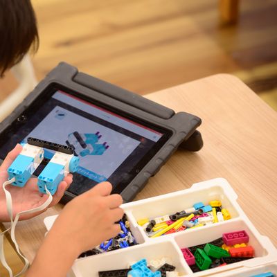 レゴ社®のSpikeプライムで、ロボットを作成してもらいます。