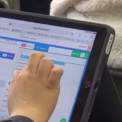 コードプログラミングクラスの教材「BSD Education」を使用したカリキュラムは、オンラインレッスンのほか、学校での出張授業を実施しています。