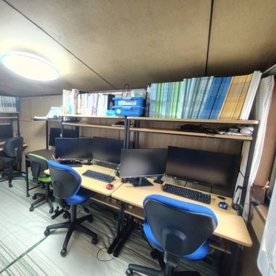 教室全体の写真です。ここで勉強して頂きます