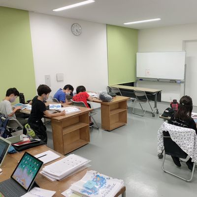 それぞれの作品づくりに没頭しています！