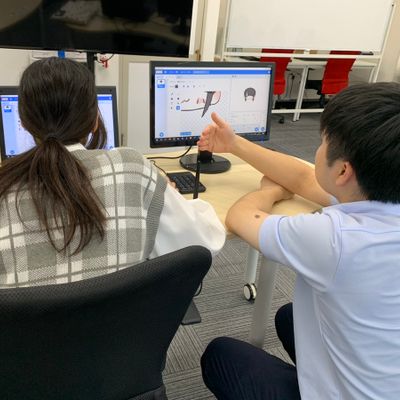 授業は講師1人が生徒1～３人を相手にする個別指導。生徒一人一人のわからないに耳を傾け、成功した時には一緒になって大喜びしちゃいます。この後も詳しく書いてるよ♪