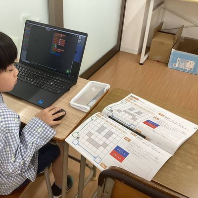 設計図とにらめっこしながらプログラミング中…