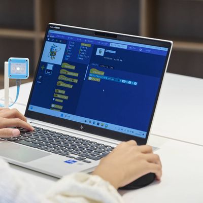 モノづくりができたら、いよいよプログラミングの始まりだ！まずは動くか確認だね。