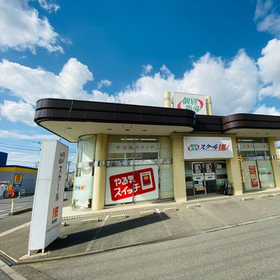 教室の前が駐車場になります。