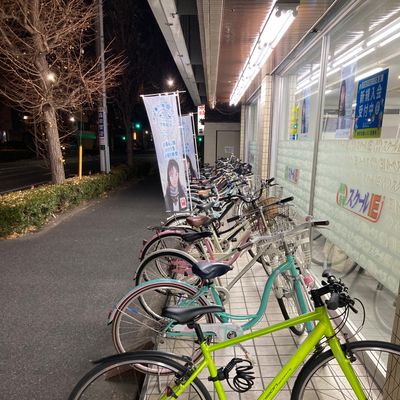 夕方にはこれだけの生徒が来ています。一緒にプログラミングを学んでいきましょう。