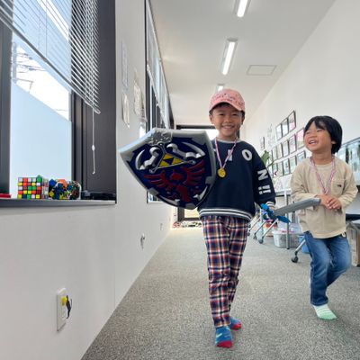 色んな楽しいグッズがあるから、待ち時間も元気いっぱい！楽しいがいっぱい！