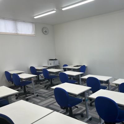 教室の内観です。明るく学びやすい教室作りを心掛けています。