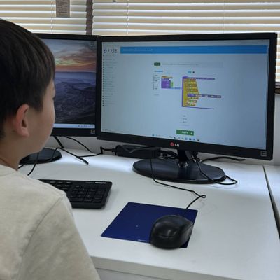 プログラミング学習をしている様子です。