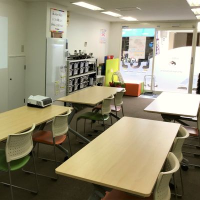【プログラボ北大路】新町通に面した、ハイツ小町の1階です。