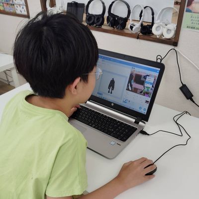 作品発表会に向けて制作を頑張っています。