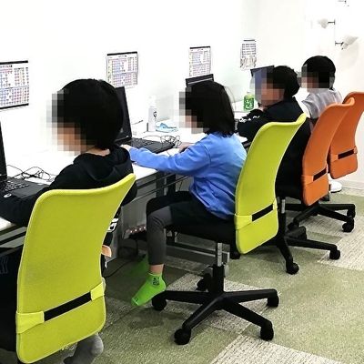 自習スペースは開校時間内であればいつでも使用可能！通い放題！！