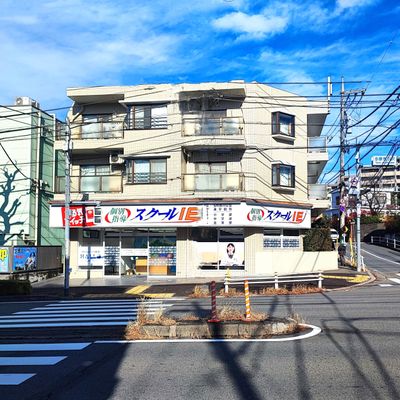 多摩馬引沢交差点です。永山駅から徒歩１０分の距離です