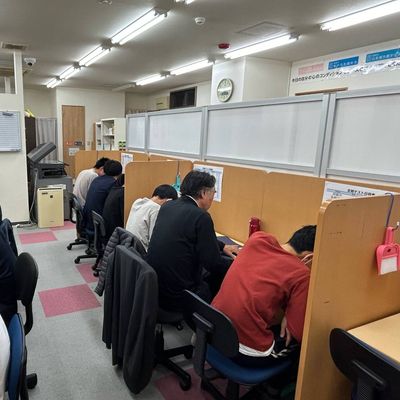 隣では個別授業をやっていますが、仕切られているので集中できます。