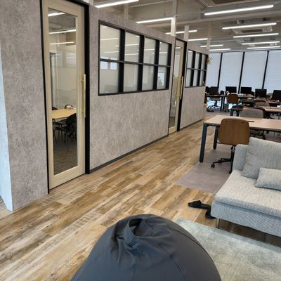奥のお部屋がプログラミングのお教室です♪