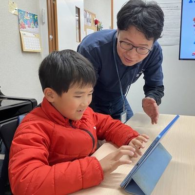 わからないところはコーチが丁寧に答えに導きます。