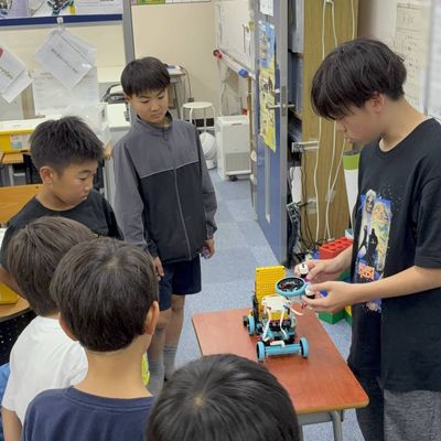 他の生徒の作品を見ることで、新しい刺激や目標を見つけています。