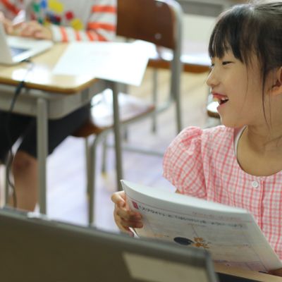 社会と触れ合い、新しい世界を知り、子どもたちの視野を広げます。