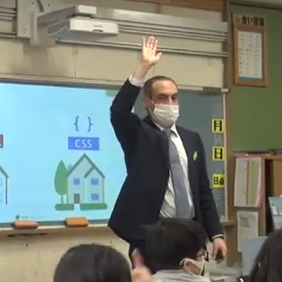 コードプログラミングクラスの教材「BSD Education」を使用したカリキュラムは、オンラインレッスンのほか、学校での出張授業を実施しています。