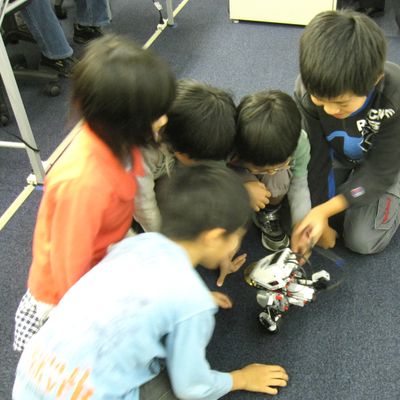 無料体験・説明会のロボット体験の様子