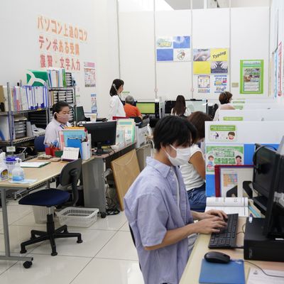 教室は姉妹教室「パソコン市民講座」も運営しています。