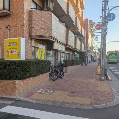 JR新小岩駅より都営バス新小22『京葉交差点』下車すぐ | 都営船堀駅より都営バス新小21『京葉交差点』下車すぐ  京葉道路と船堀街道の交差点から船堀駅方面へ徒歩1分程度です。 