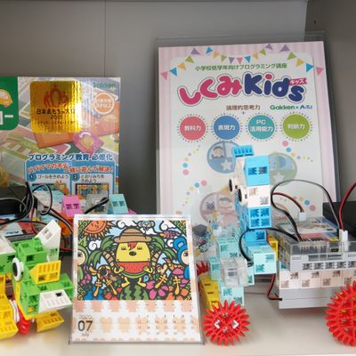 授業によっては単に学ぶだけではなく、自由な発想を加える時間も用意しています。