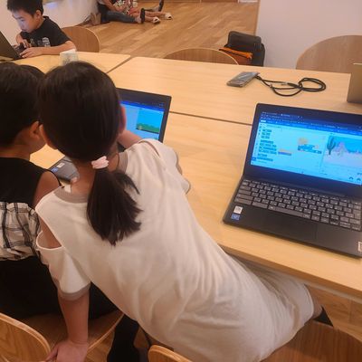 IT寺子屋大和田教室土曜クラスでは、和やかな雰囲気で和気藹々とプログラミングが学習できます。