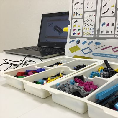 いろんな形、いろんな色のパーツがあるよ！