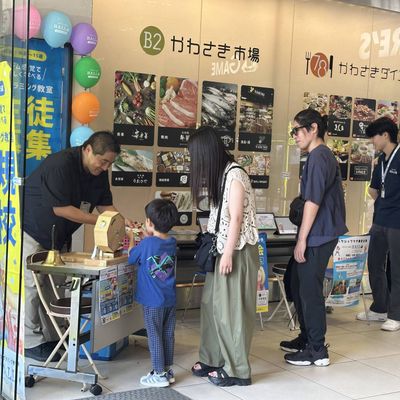イベント時のガラポン抽選会の様子。