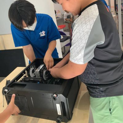 毎年、夏休みにパソコン組み立てのイベントを開催。