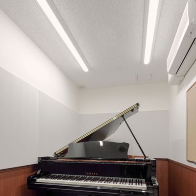 他のお部屋では主に音楽のレッスンを行っています。