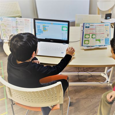 友達とつくったゲームをみせあったり