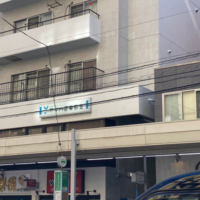 丸の内線後楽園駅から徒歩6分、都営三田線春日駅から徒歩5分ほどにあります。