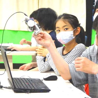 小学生チームがコード打ちロボット・プログラミングに挑戦！