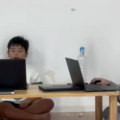 自分たちでプログラムを組んで飛ばします