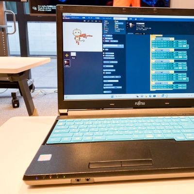 スクラッチをＴＥＣ Ｃｕｂｉｃ用にカスタマイズした『スクラッチパイ』というビジュアルプログラムを学ぶよ。
