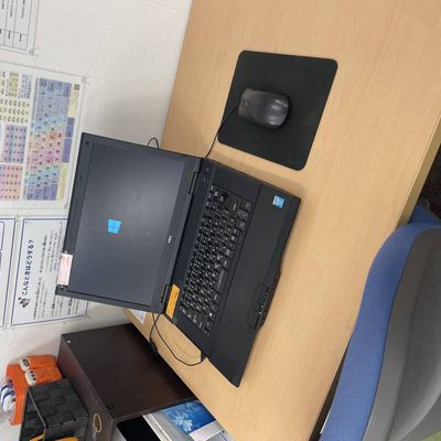 ノートパソコンを使って学習します