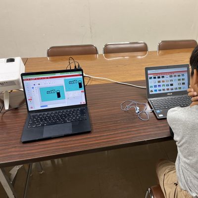 夢中になって真剣な様子の子どもたち