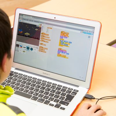 PCを使って自分の作りたいゲームを作成