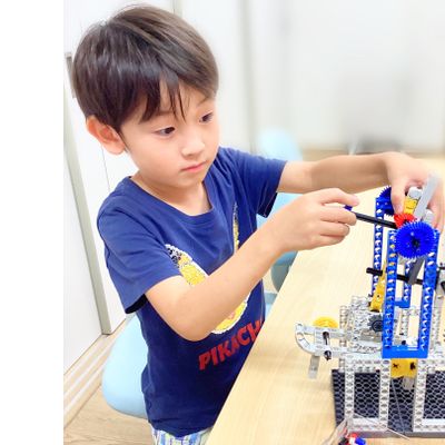 振り子の原理を使って遊園地の乗り物を作成