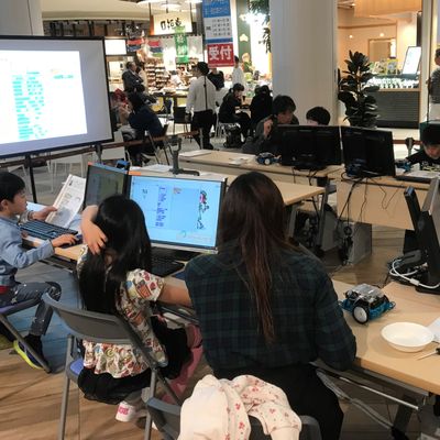 ショッピングセンターや小学校などでの出張体験イベントもやっています！