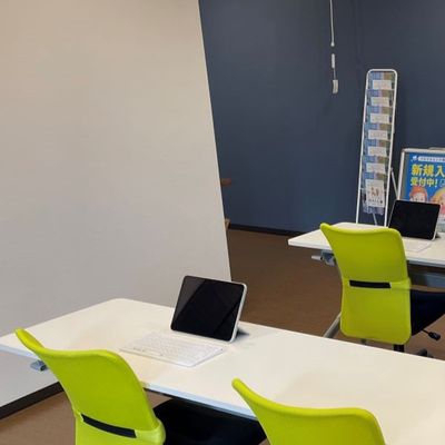 HALLO専用の教室で、集中してプログラムを学ぶことができます！