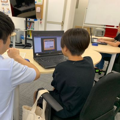 低学年のお子様でもタイピングから丁寧に授業します。A～Zまで言えたら100点満点だ！