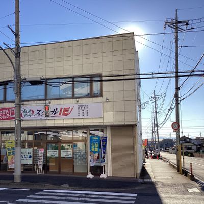 通称「広瀬通り」に面しています、2丁目交差点ローソンさん隣です。