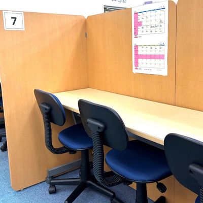 きれいなブースも用意しており、集中して学習することもできます。